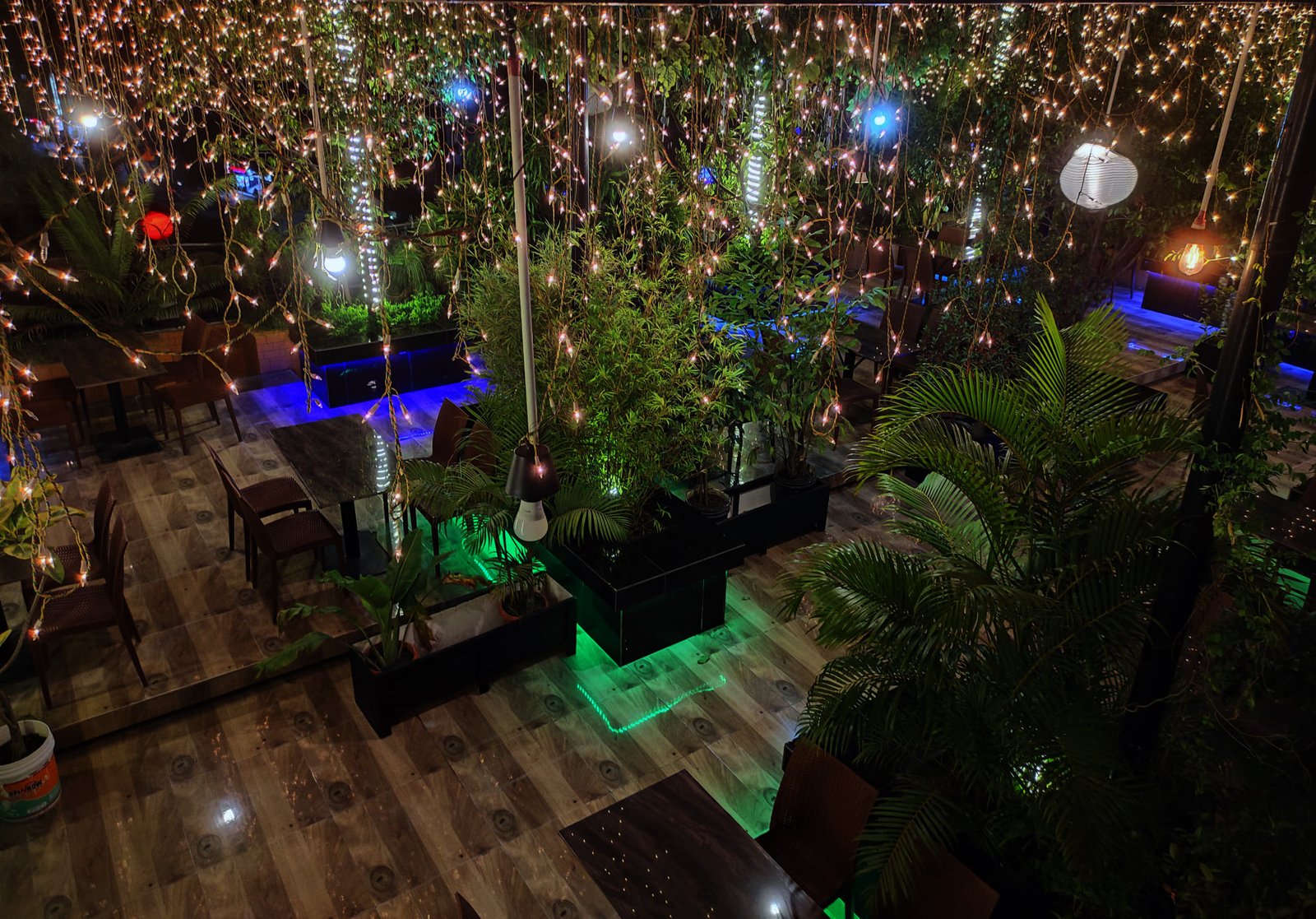 Lake Green Lounge & Restaurant