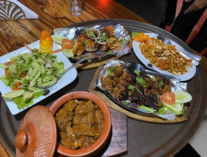 Fullstop Lounge & Restaurant